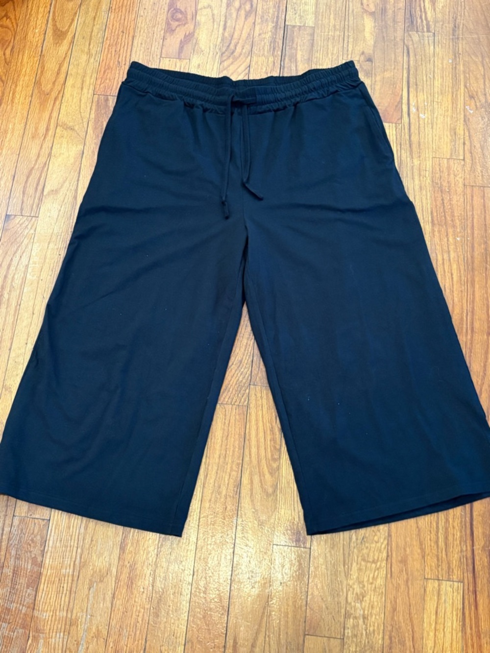 UE Women’s Black Cropped Wide-Leg Pants 2X